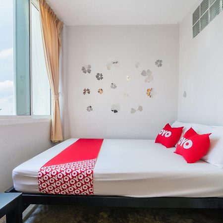 Oyo 969 Lida 1946 Hostel Банкок Екстериор снимка