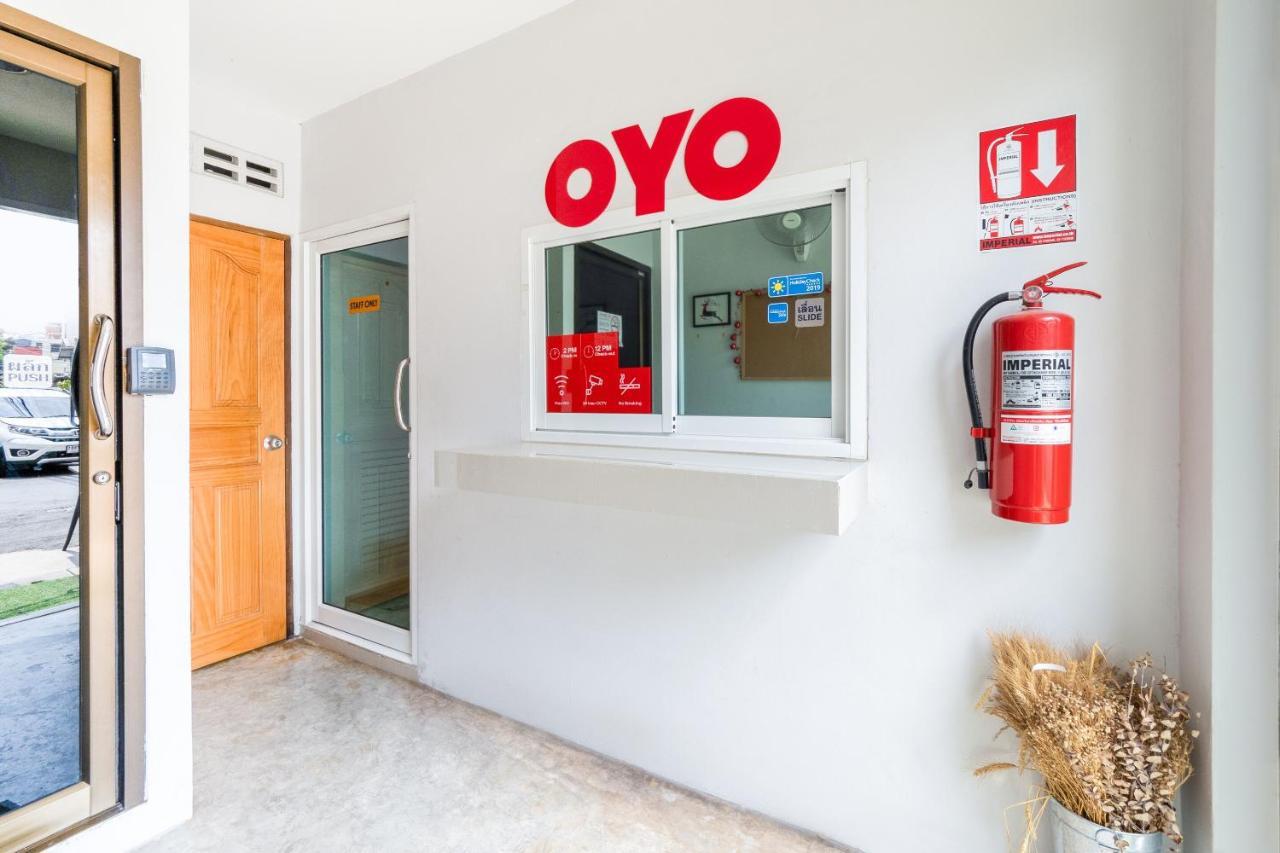 Oyo 969 Lida 1946 Hostel Банкок Екстериор снимка