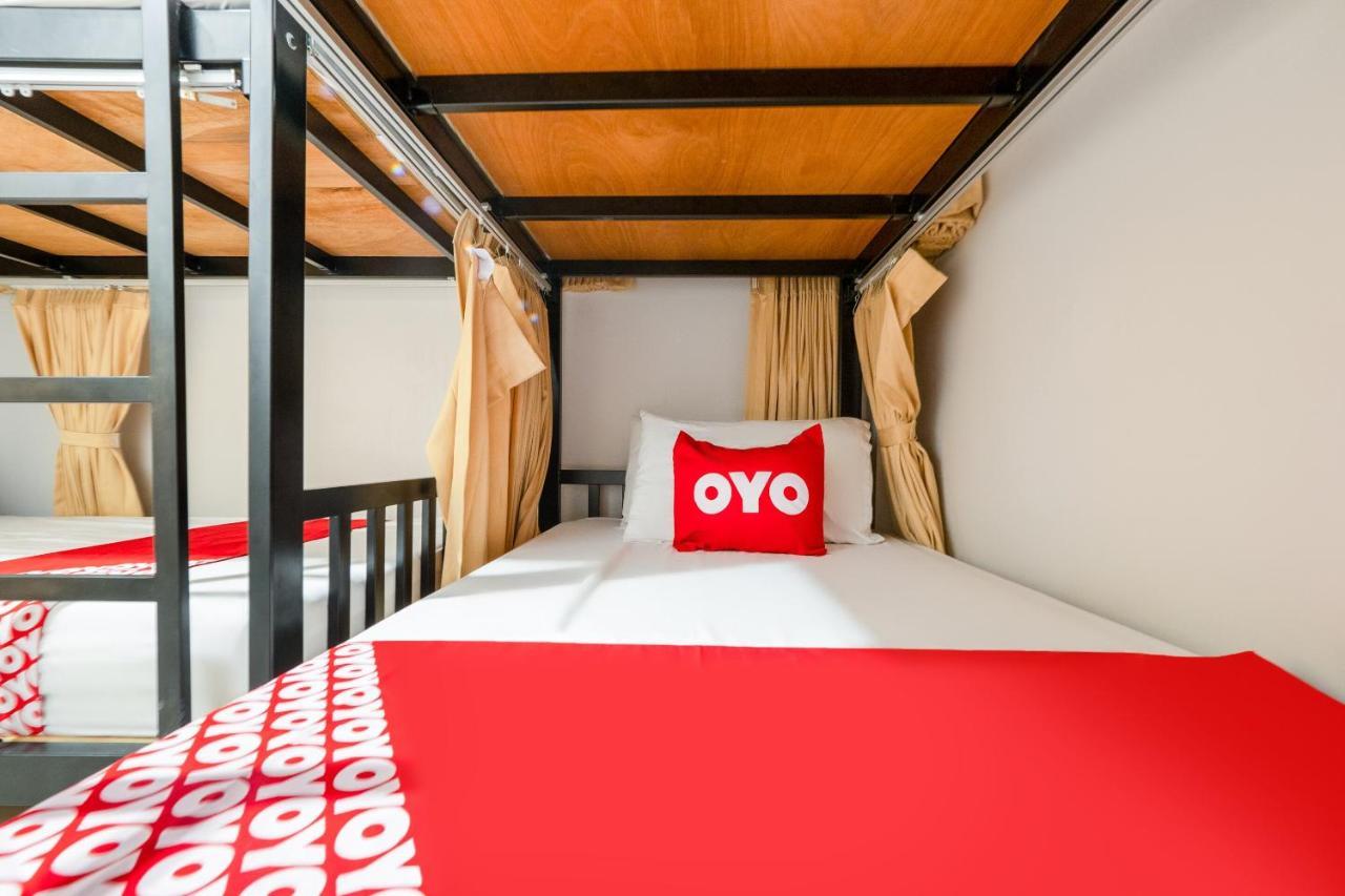 Oyo 969 Lida 1946 Hostel Банкок Екстериор снимка